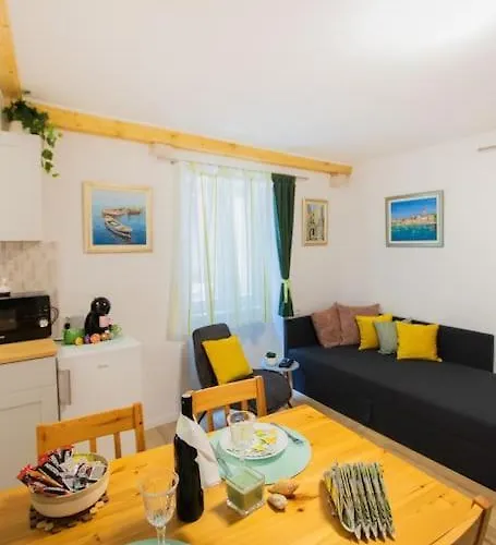 Apartman In The Old Town Of