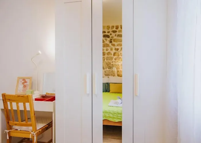 In The Old Town Of شقة تروغير